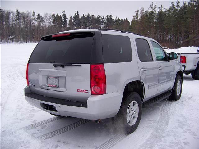 GMC Yukon Denali 2011 photo 2