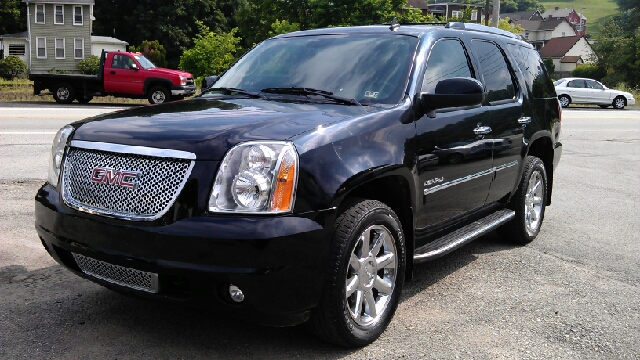 GMC Yukon Denali 2012 photo 2