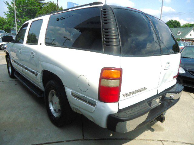 GMC Yukon XL 2000 photo 3