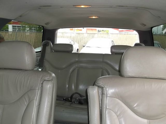 GMC Yukon XL 2000 photo 10