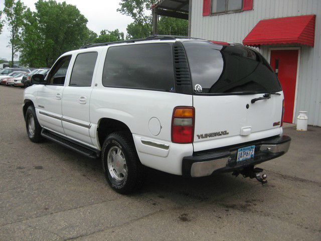 GMC Yukon XL 2000 photo 2