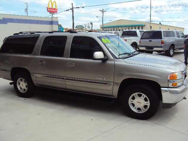 GMC Yukon XL 2000 photo 3