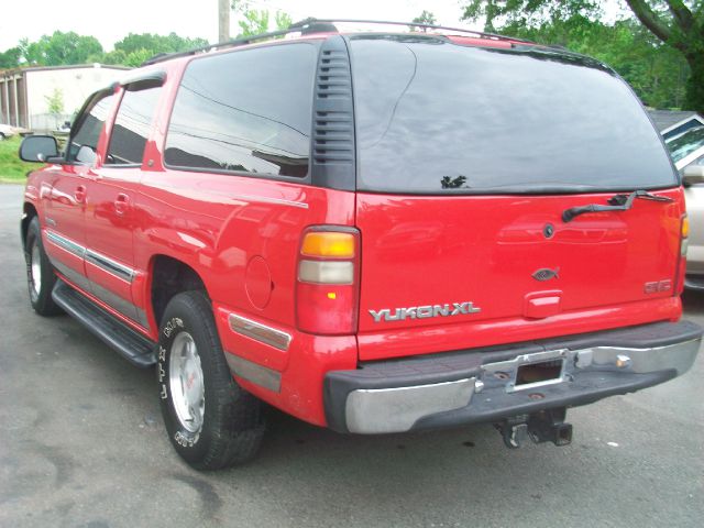 GMC Yukon XL 2000 photo 14