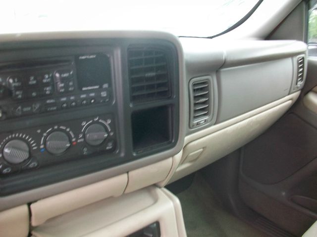 GMC Yukon XL 2000 photo 3