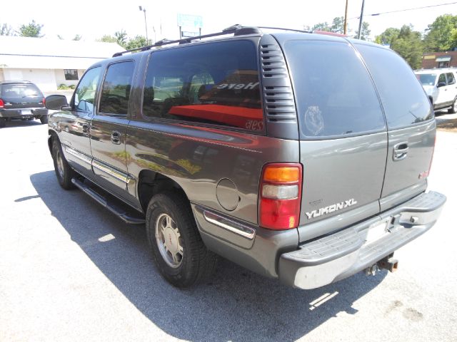 GMC Yukon XL 2001 photo 2