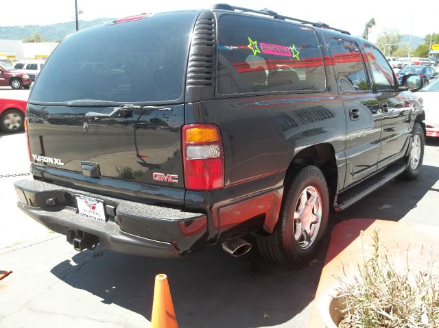 GMC Yukon XL 2001 photo 2