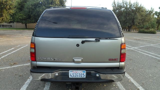 GMC Yukon XL 2001 photo 2