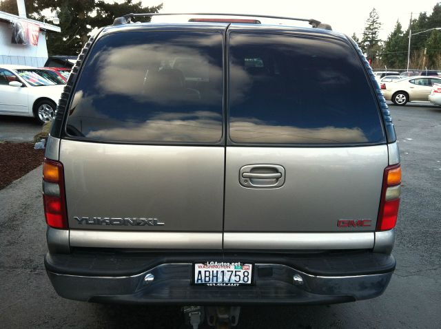 GMC Yukon XL 2001 photo 3