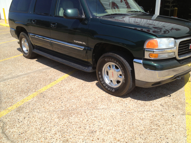 GMC Yukon XL 2001 photo 3