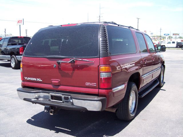 GMC Yukon XL 2001 photo 2