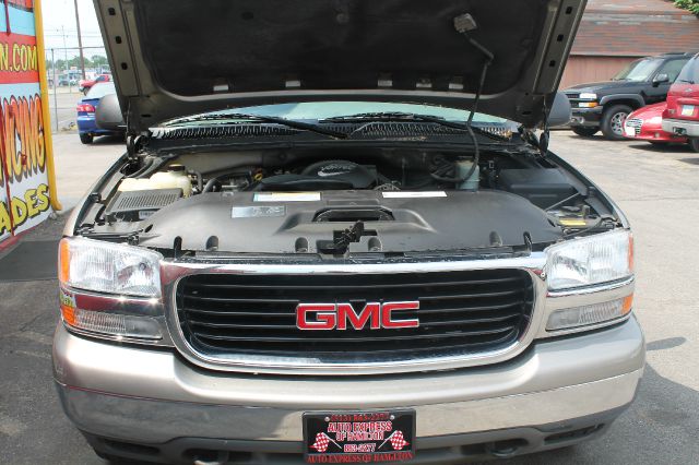 GMC Yukon XL 2001 photo 2