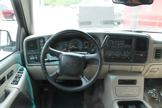 GMC Yukon XL 2001 photo 3