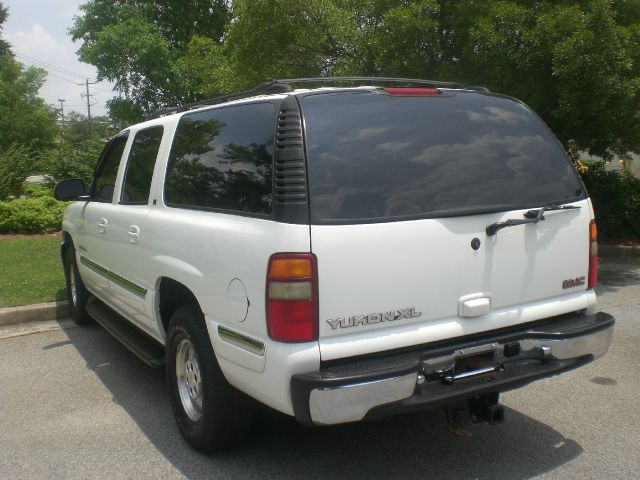 GMC Yukon XL 2001 photo 32