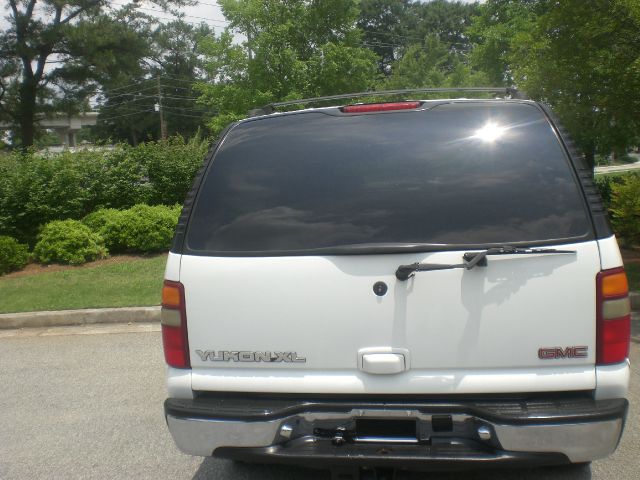 GMC Yukon XL 2001 photo 4