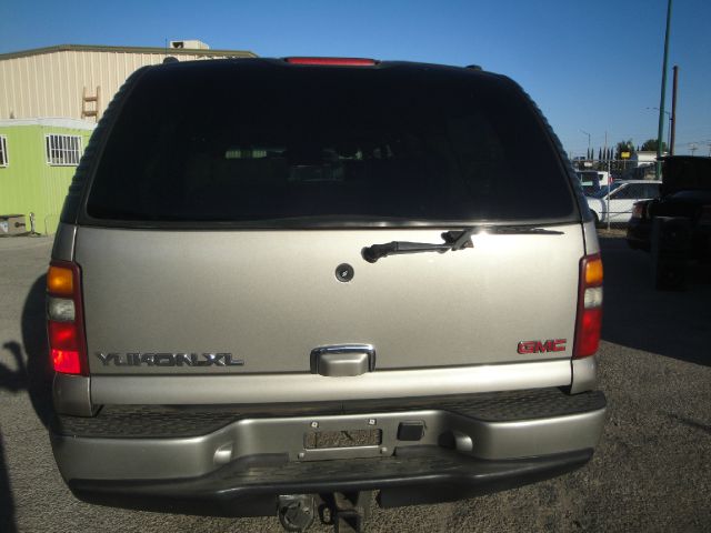 GMC Yukon XL 2001 photo 35