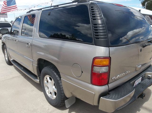 GMC Yukon XL 2001 photo 18