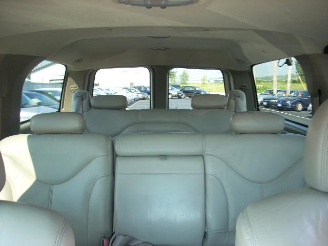 GMC Yukon XL 2001 photo 3