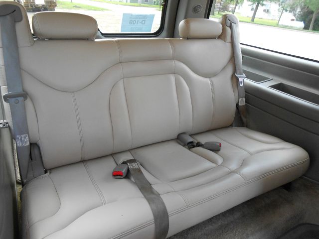 GMC Yukon XL 2001 photo 3