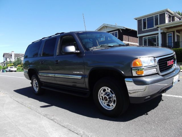 GMC Yukon XL 2001 photo 2