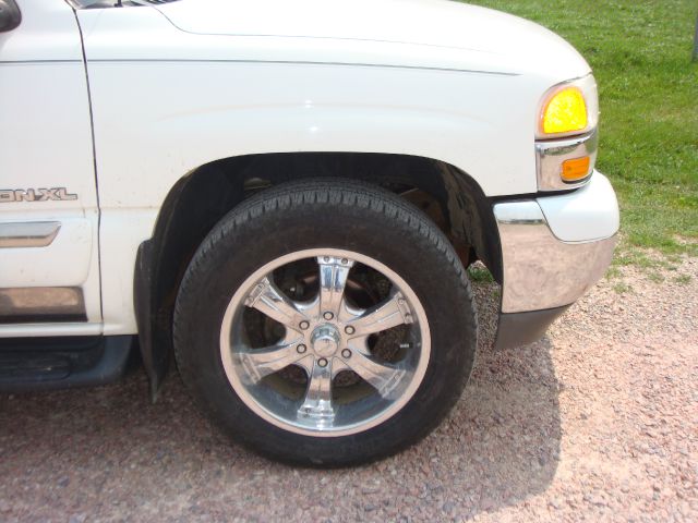 GMC Yukon XL 2001 photo 3