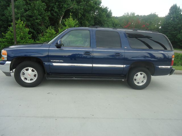 GMC Yukon XL 2001 photo 2