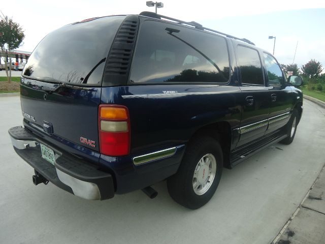 GMC Yukon XL 2001 photo 3