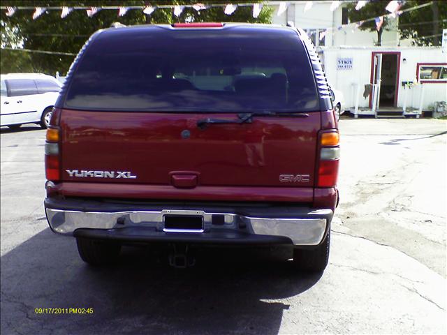 GMC Yukon XL 2002 photo 2