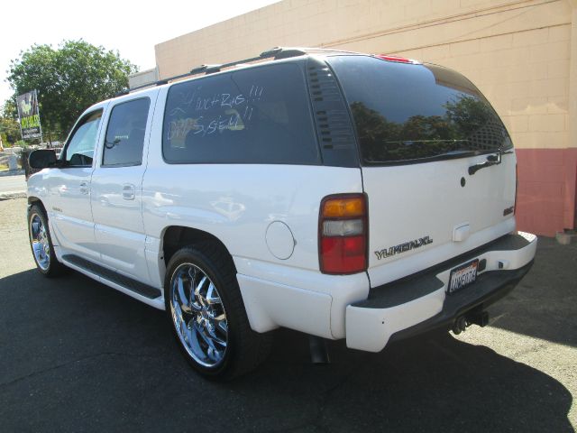 GMC Yukon XL 2002 photo 1