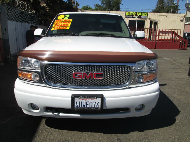 GMC Yukon XL 2002 photo 3