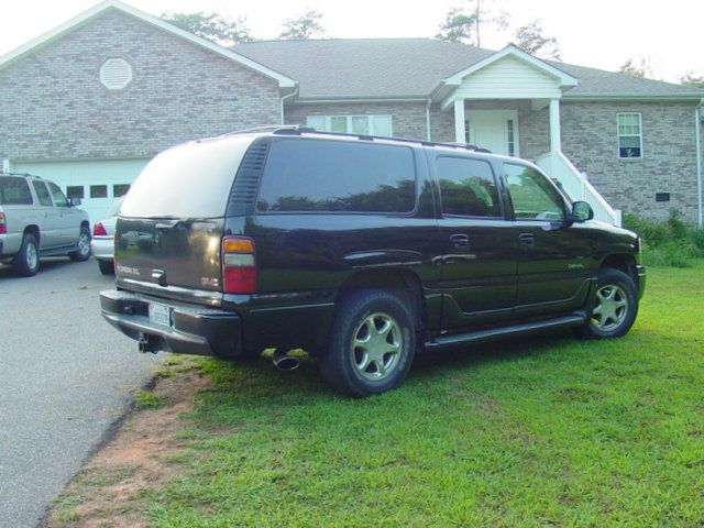 GMC Yukon XL 2002 photo 2