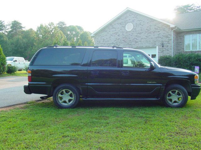 GMC Yukon XL 2002 photo 3