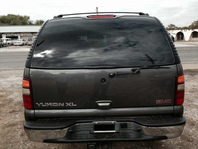 GMC Yukon XL 2002 photo 2