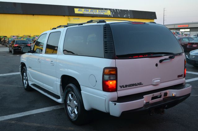 GMC Yukon XL 2002 photo 1