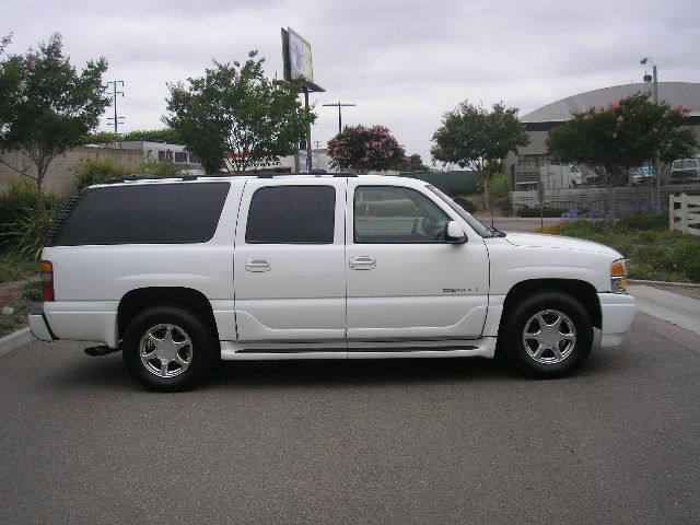 GMC Yukon XL 2002 photo 13