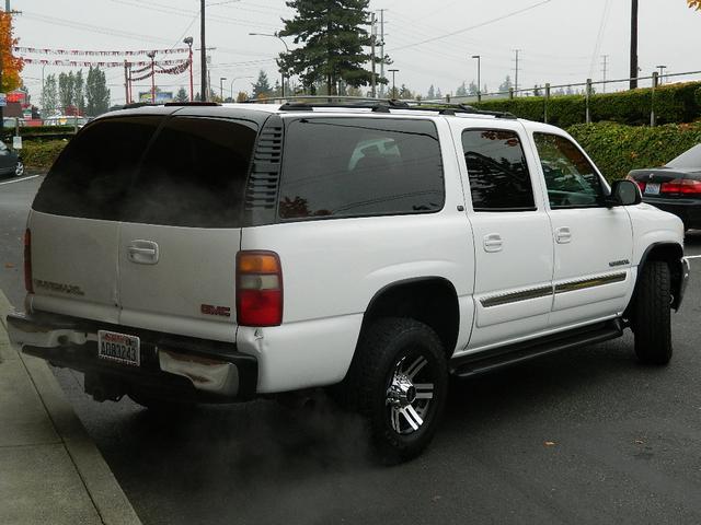 GMC Yukon XL 2002 photo 2