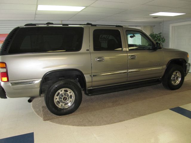 GMC Yukon XL 2002 photo 3