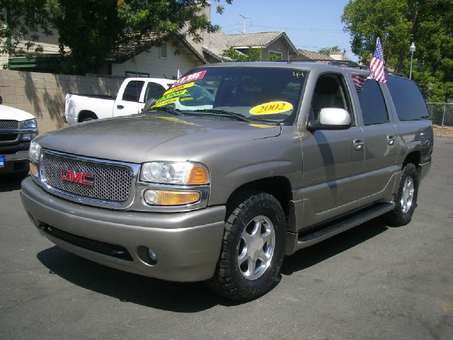 GMC Yukon XL 2002 photo 2