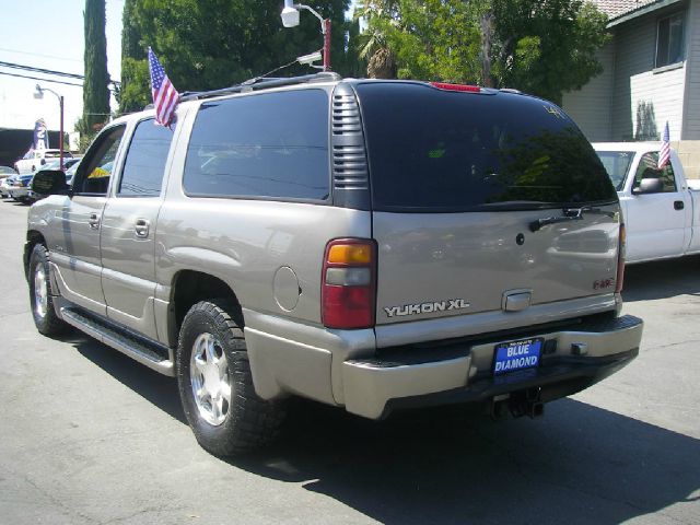 GMC Yukon XL 2002 photo 3