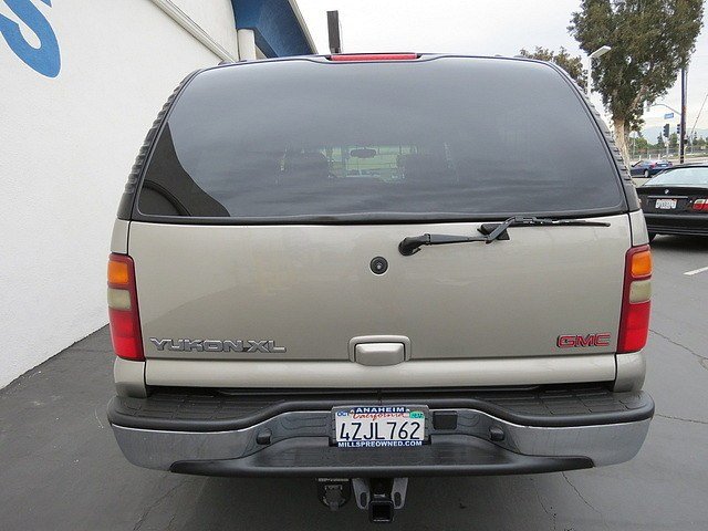 GMC Yukon XL 2002 photo 3