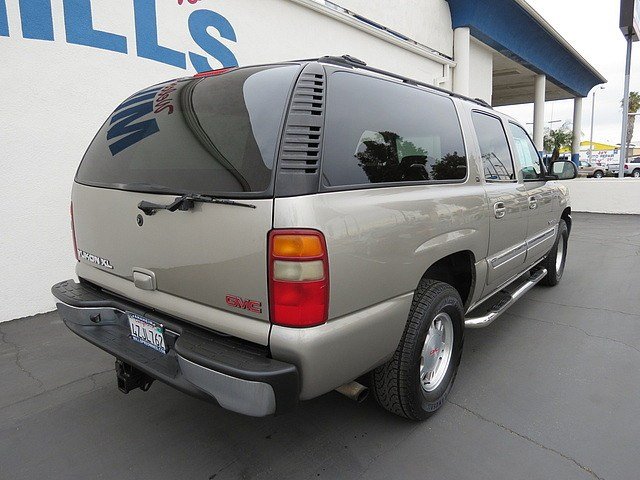 GMC Yukon XL 2002 photo 2