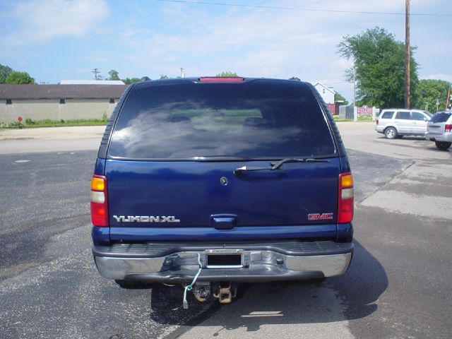 GMC Yukon XL 2002 photo 4