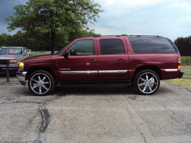 GMC Yukon XL 2002 photo 2