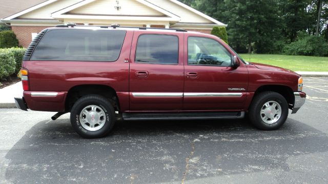 GMC Yukon XL 2002 photo 2