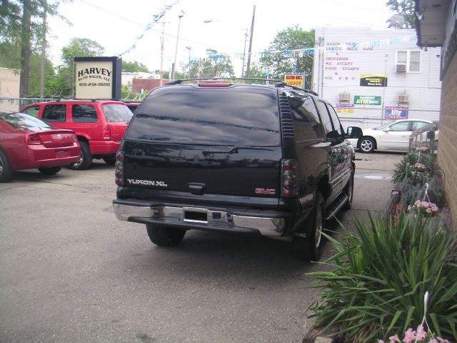 GMC Yukon XL 2002 photo 2