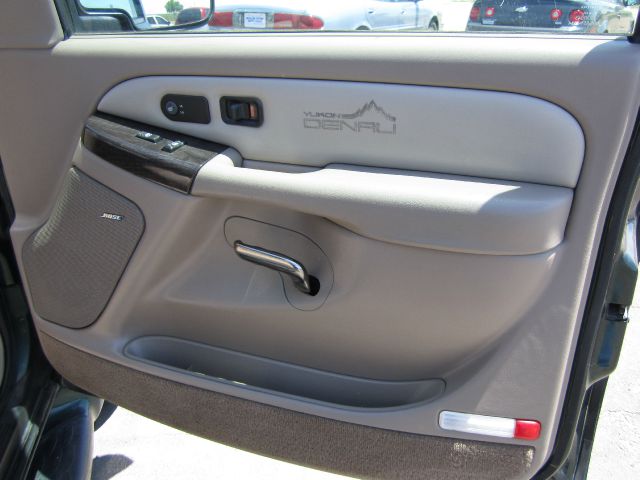 GMC Yukon XL 2002 photo 1