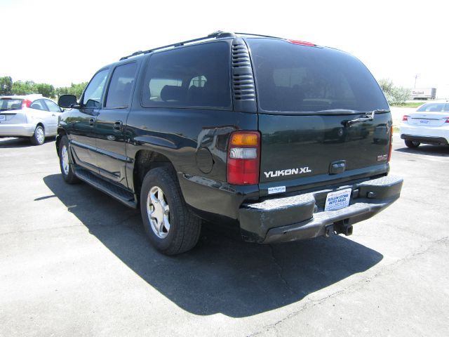 GMC Yukon XL 2002 photo 2