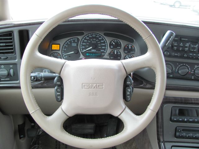 GMC Yukon XL 2002 photo 10