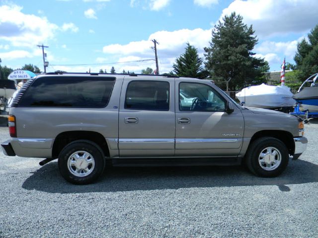 GMC Yukon XL 2002 photo 2