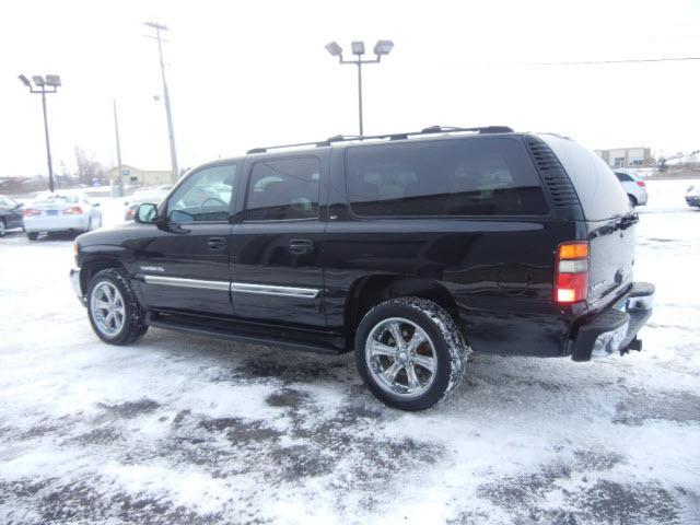 GMC Yukon XL 2003 photo 2