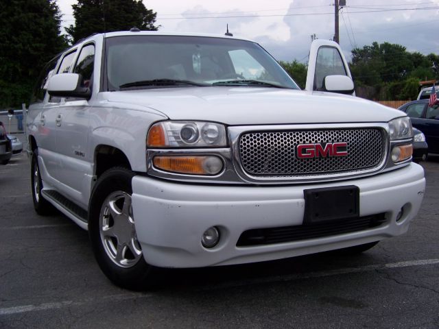 GMC Yukon XL 2003 photo 3